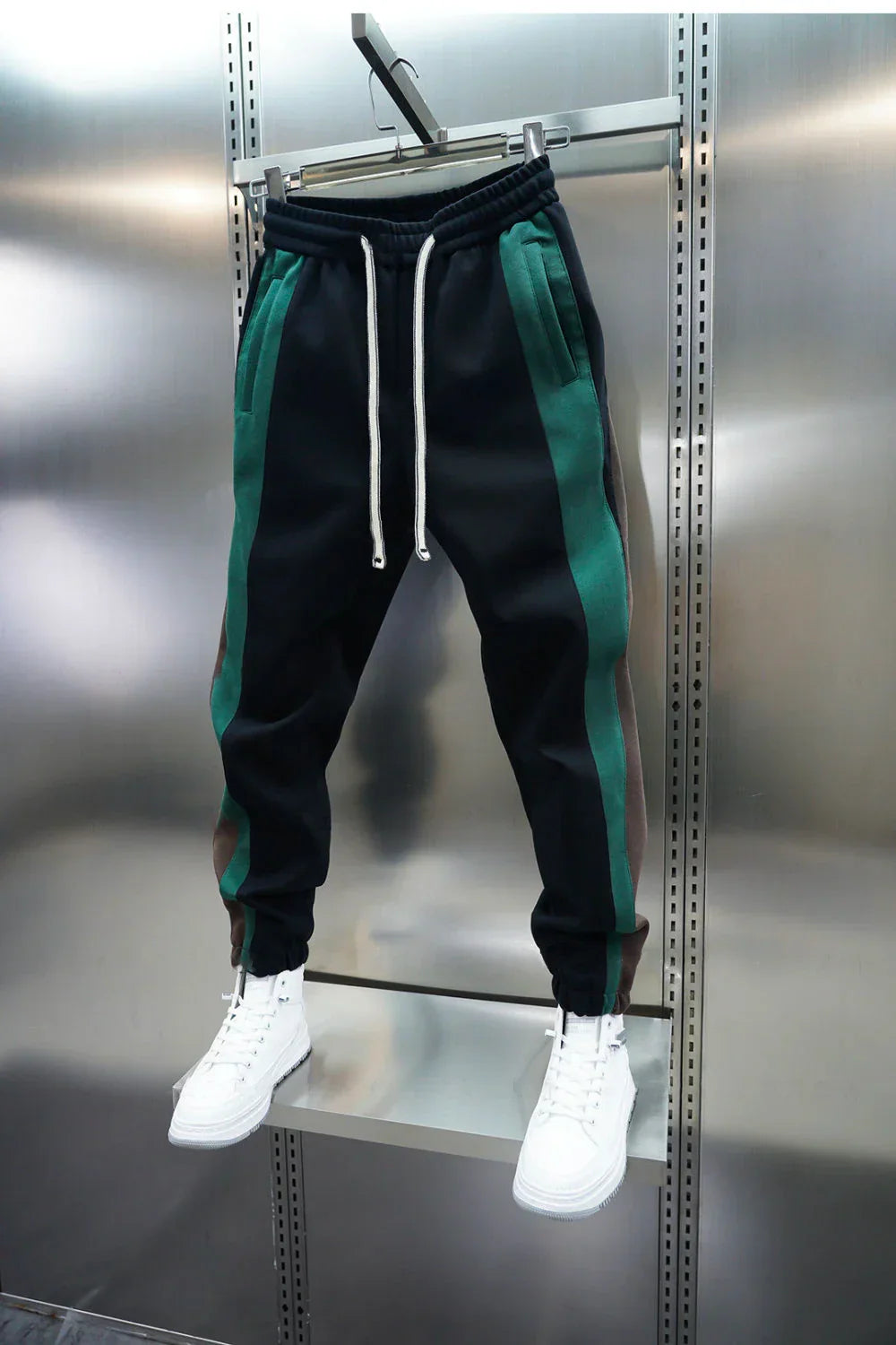 Van Der Waal Mode™ | Trendy broek met contrasterende strepen