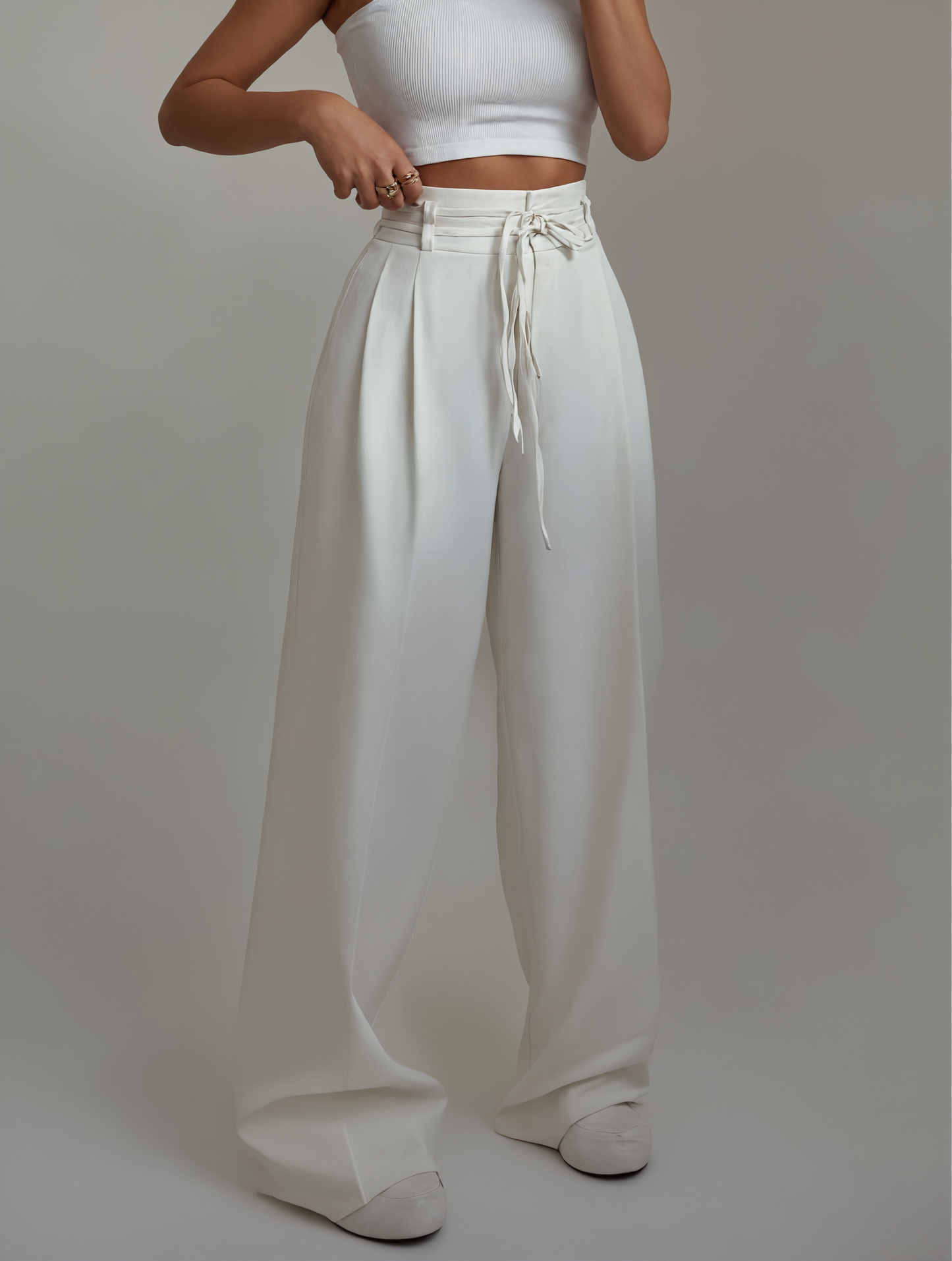 Lina™ | Elegante broek met wijde pijpen, hoge tailleband en riemdetail
