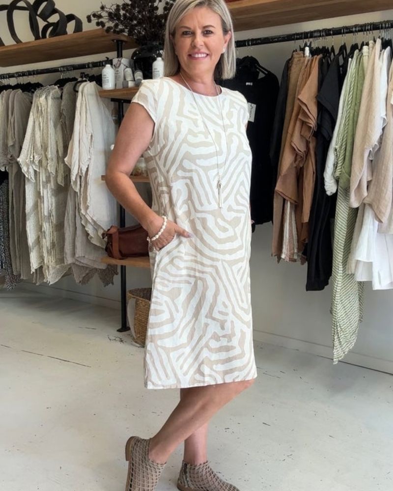 Mira™ – Zomerjurk met ronde hals en elegante print