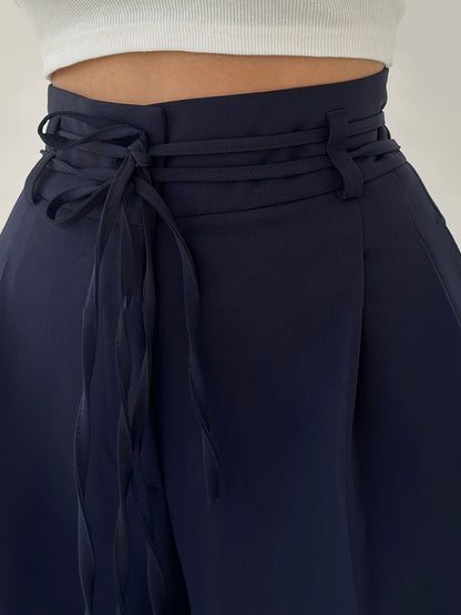Lina™ | Elegante broek met wijde pijpen, hoge tailleband en riemdetail