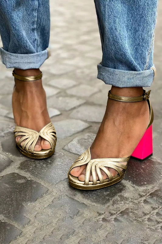 Fenna | Tijdloze sandalen met enkelband en open teen
