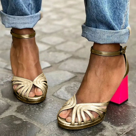 Fenna | Tijdloze sandalen met enkelband en open teen