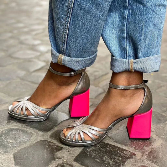 Nelle | Glanzende sandalen met brede hak en elegante gesp