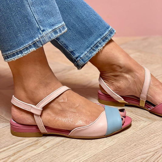 Noa | Asymmetrische roze sandalen met colour-block details