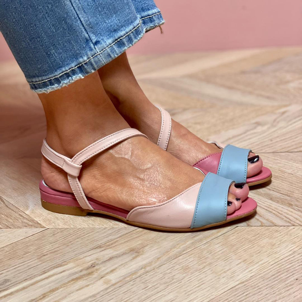 Noa | Asymmetrische roze sandalen met colour-block details