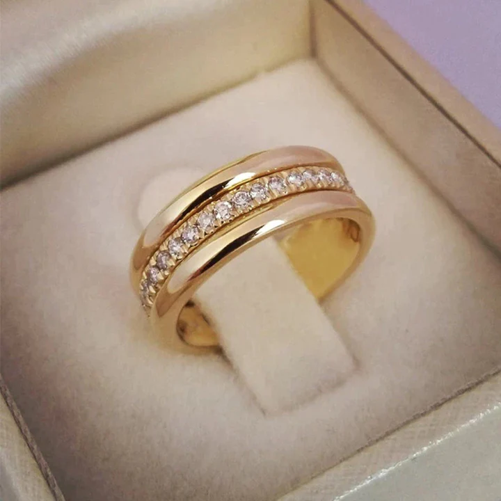 Sarah – Vintage ring met zirkonia omlijsting