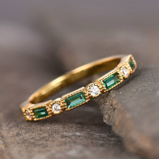 Alex – Gouden ring met groene zirkonia-inleg